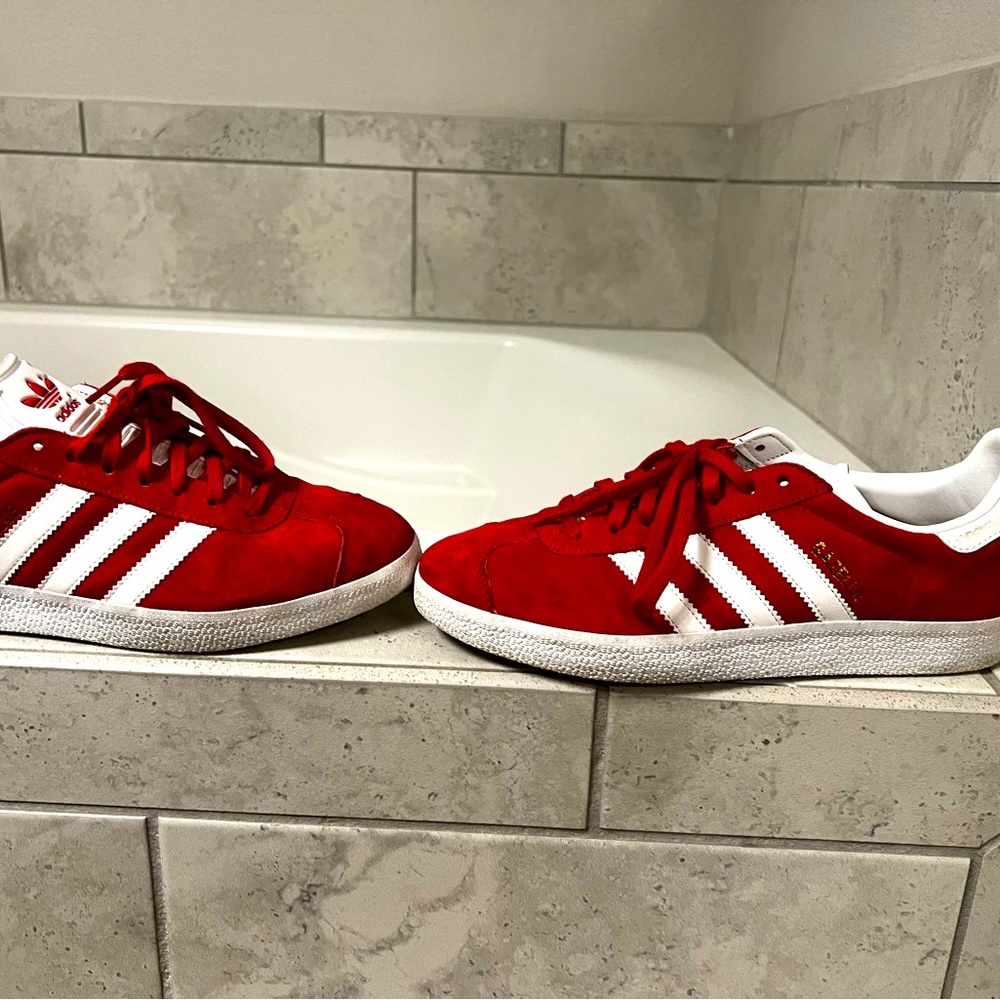 Adidas • Gazelle Shoes